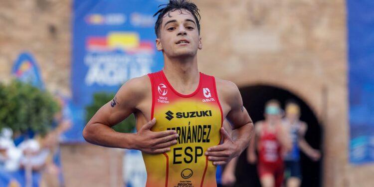 Víctor Fernández entrando en meta en el europeo