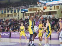Notable debut de Josh Mballa