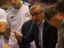 Paco García dirigiéndose a los suyo en el partido en que casi se impusieron al Estudiantes en Pisuerga FOTO: Valladoliddeporte.es